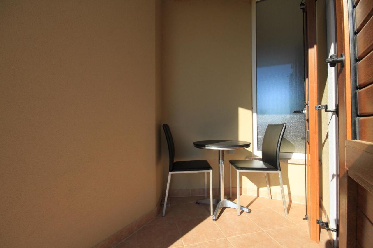 Apartments With A Parking Space Punta Kriza, Cres - 8082 Exterior photo