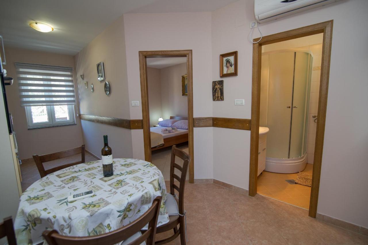 Apartments With A Parking Space Punta Kriza, Cres - 8082 Exterior photo